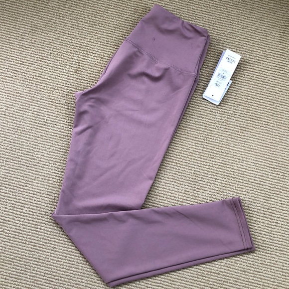 LEGEND Pants - Women’s brand new legend active gym leggings.